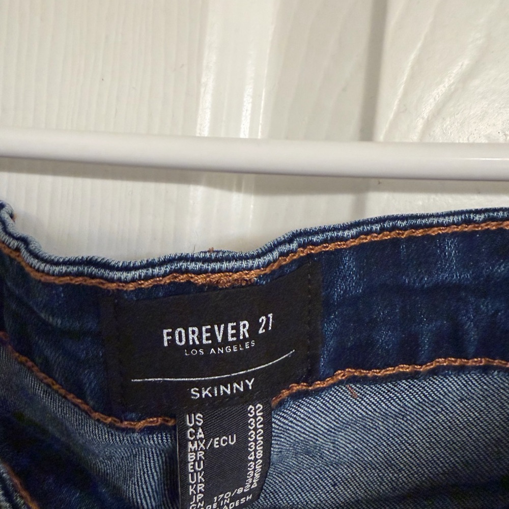 Forever 21 women’s Dark Blue Skinny Jeans - Picture 3 of 4